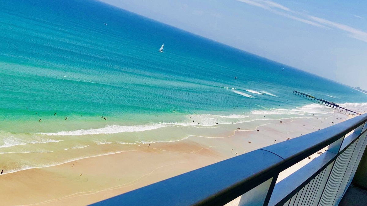 Daytona Beach Shores Condo | 4 Wk Discount! - 21st Floor Penthouse View! DIRECT OCEANFRONT! - 2347sf, 3/3!