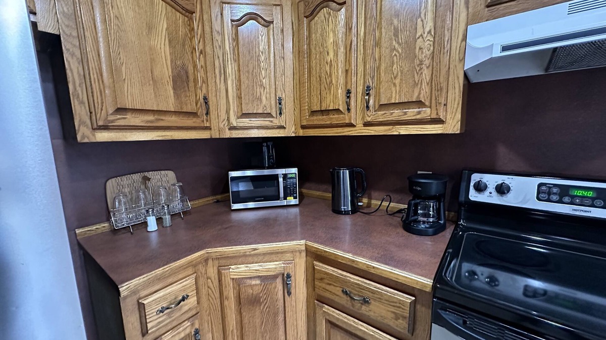 New Oxford House | 40-acre farm Barndominium Close to Gettysburg, York, Hanover Sleeps 7