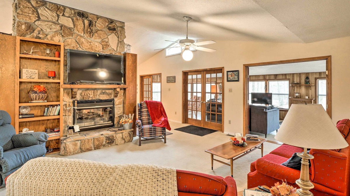 Poplar Bluff House | 40-Acre Poplar Bluff Nature Lovers Paradise!