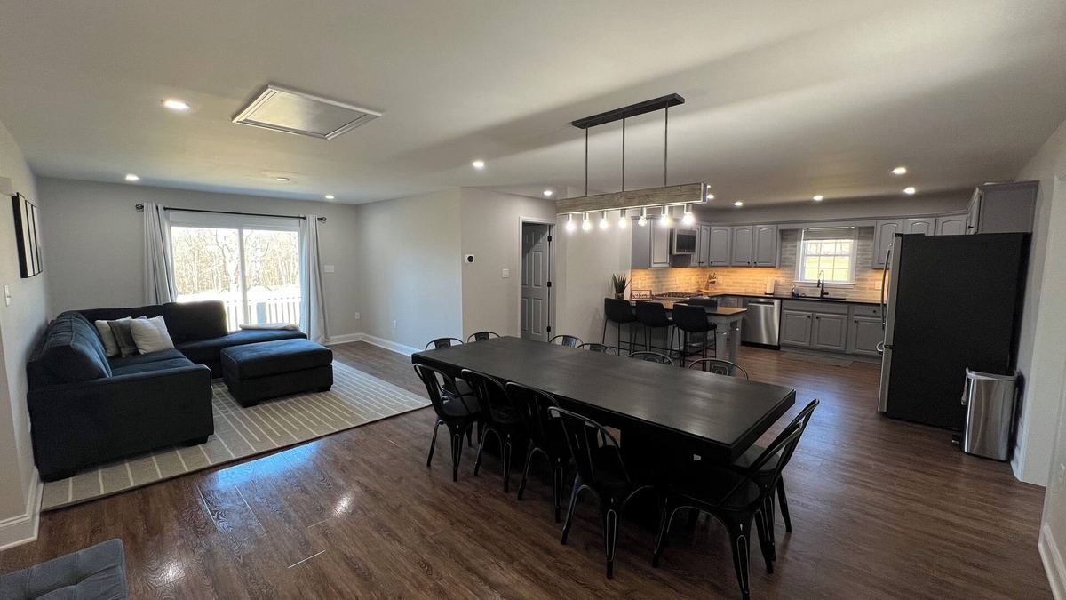 Orson House | 40 acres, sleeps 20, minutes from Elk, fishing streams, rails to trails .
