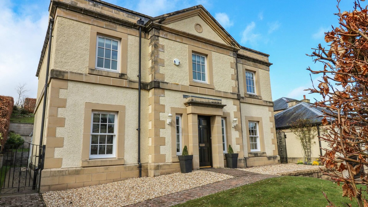 Kelso House | 40 BOWMONT COURT, pet friendly, character holiday cottage in Kelso