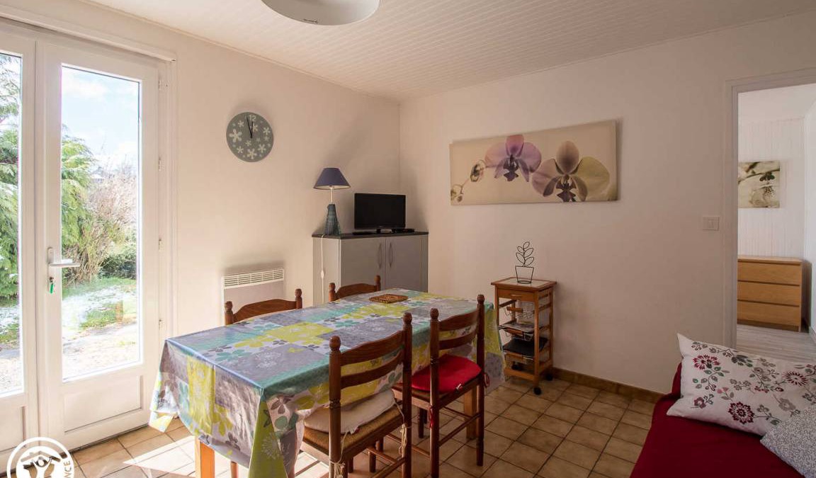 Besse-en-Chandesse House | 40 m² Gîte ∙ 2 bedrooms ∙ 3 guests