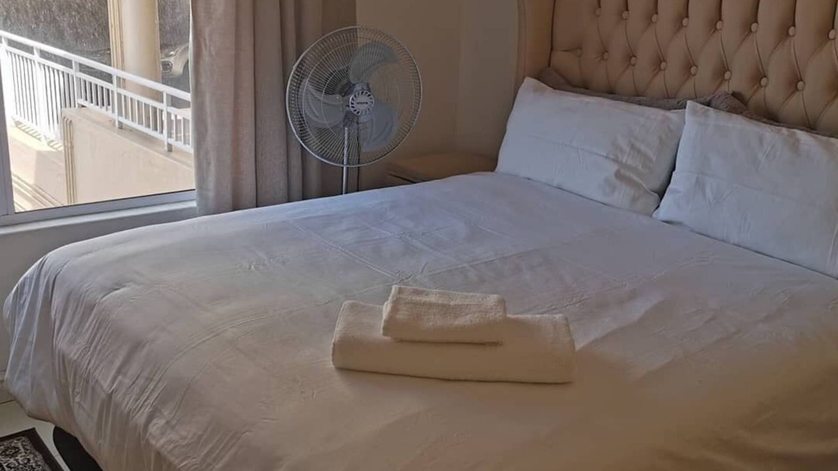 Illovo Beach Apartment | 40 La Mer, in front of Illovo beach