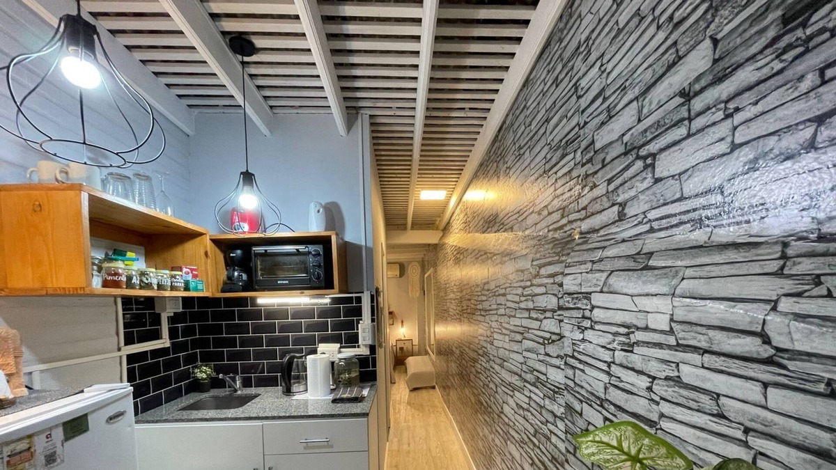 Banfield Apartment | 40 min from the Airport / modern apt in Banfield!