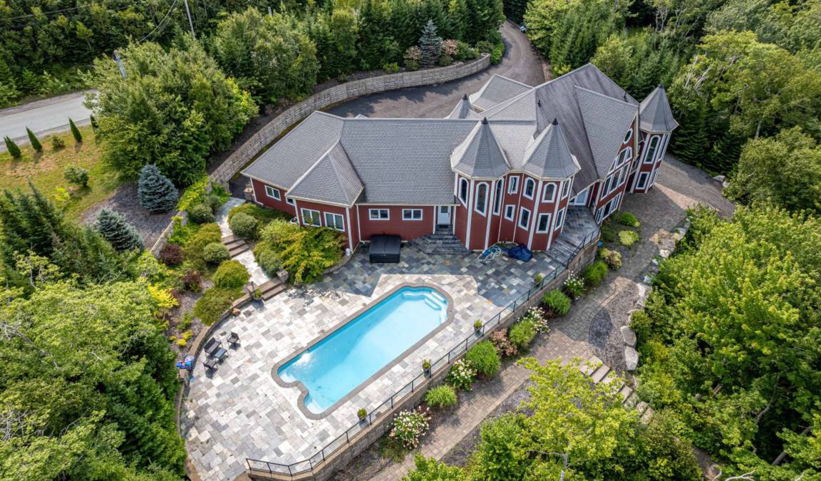 Halifax County House | 400 m² House ∙ 5 bedrooms ∙ 12 guests