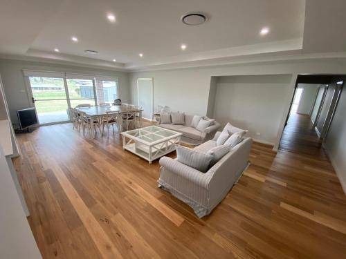 Millfield House | 400 m² House ∙ 6 bedrooms ∙ 10 guests