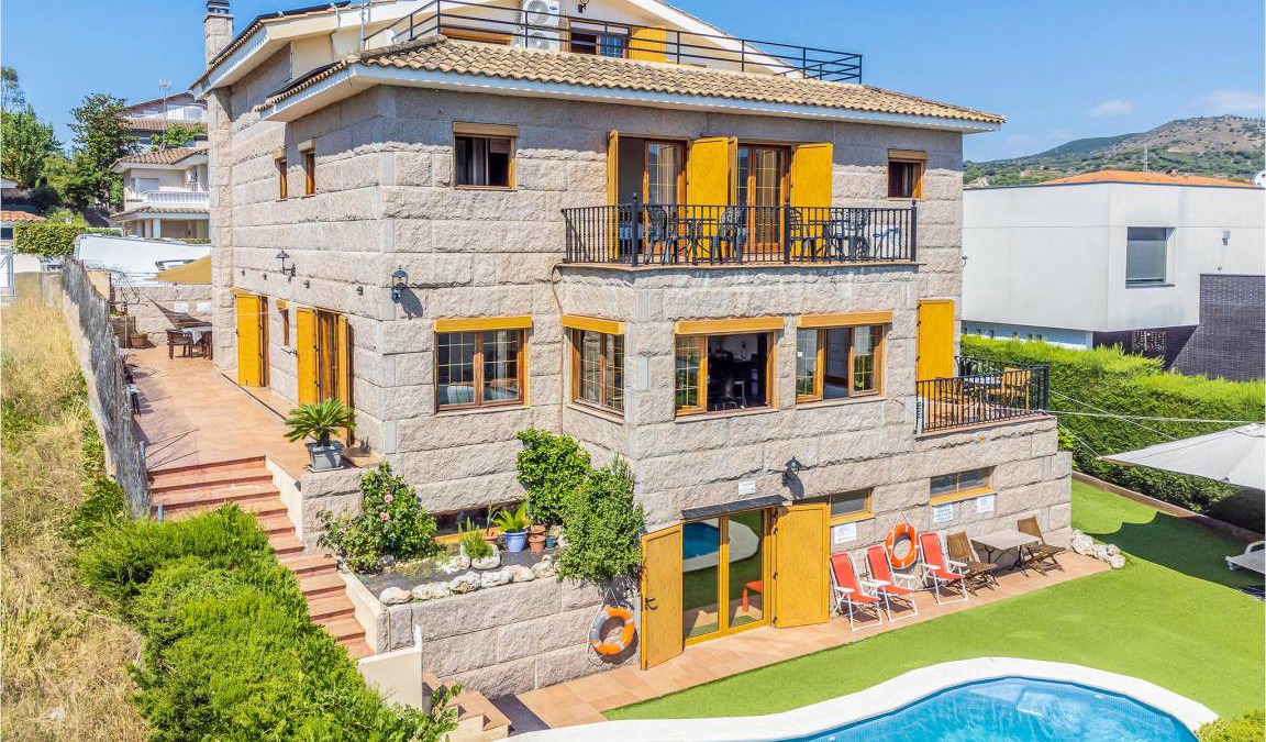 Alella House | 400 m² House ∙ 6 bedrooms ∙ 15 guests