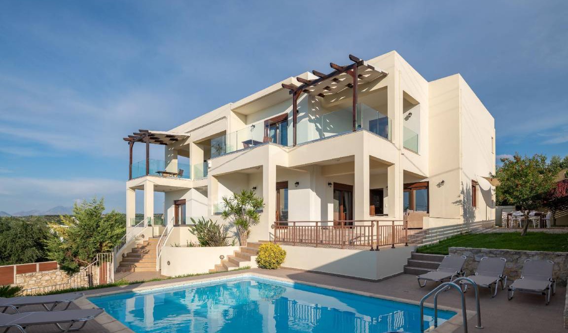 Loutra House | 400 m² House ∙ 6 bedrooms ∙ 13 guests