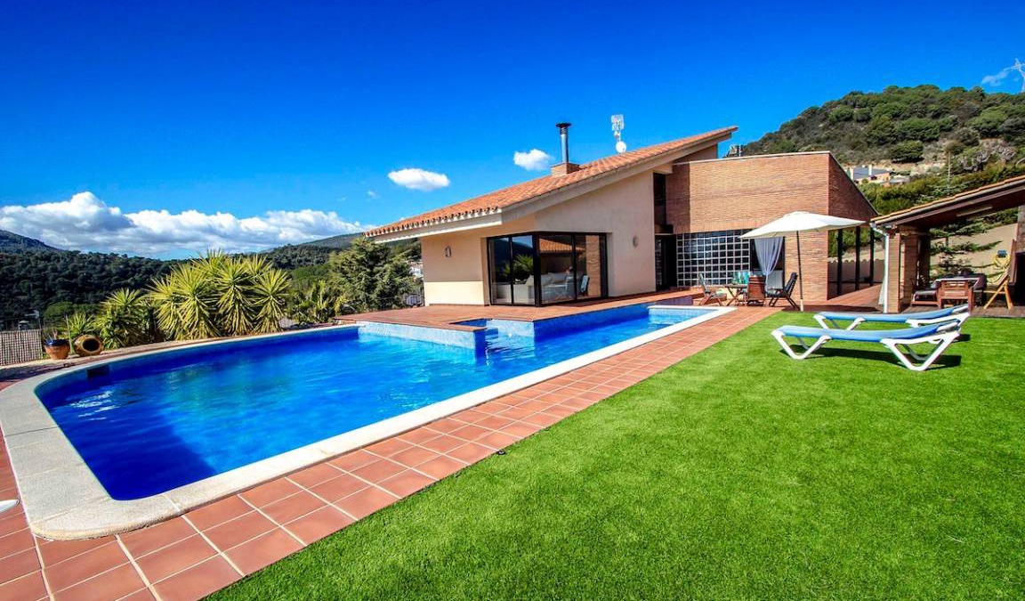 Caldes de Montbui Villa | 400 m² Villa ∙ 4 bedrooms ∙ 8 guests