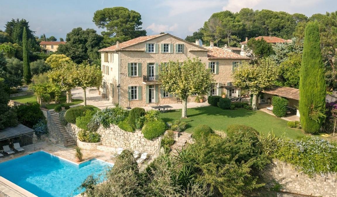 Mougins Villa | 400 m² Villa ∙ 8 bedrooms ∙ 14 guests