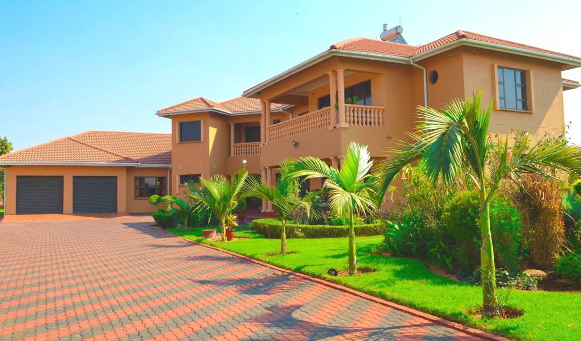 Mazowe Villa | 400 m² Villa ∙ 4 bedrooms ∙ 8 guests