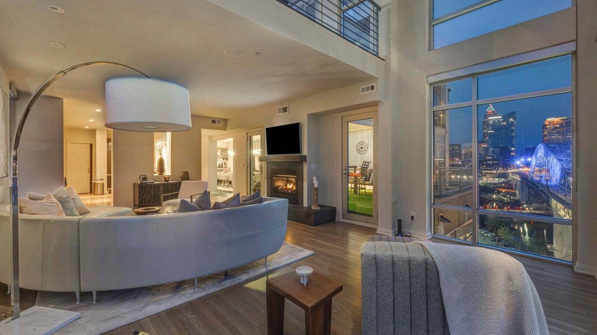 Ohio City Condo | 4000 sq ft Luxe 4BR Penthouse | Theater | Patio