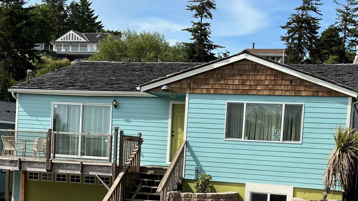 Newport House | 4000sqft: Pet-friendly/5 br/games/library/3 living rooms/3 bath/office