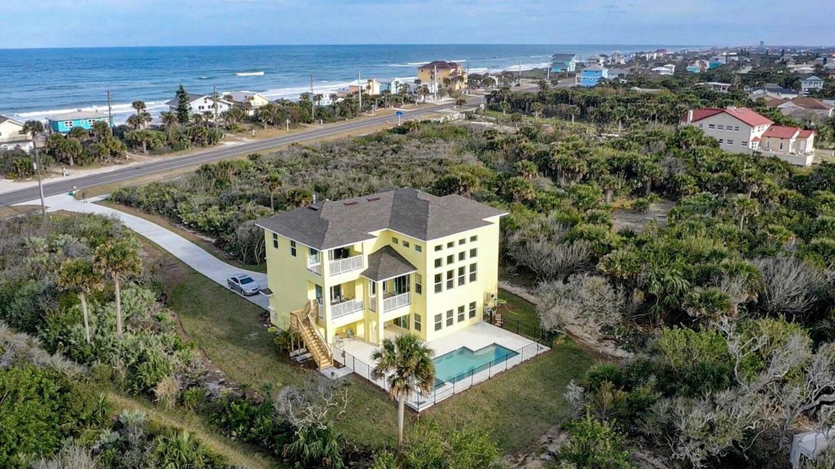 Painters Hill House | 400ft to private beach. Riverfront,dock,pool,kayaks Elevator, 1.6 acres