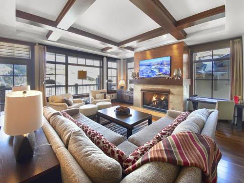 Empire Pass Apartment | 401 Empire Pass Ski-In Ski-Out Escape! Luxury at Deer Valley Mountains! condo