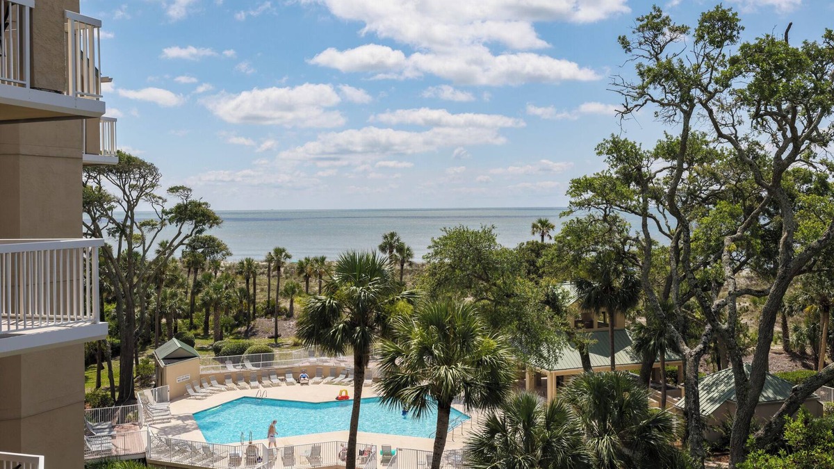 Palmetto Dunes Villa | 407 Barrington Arms: Beachfront Villa. 2 Bedrooms. Palmetto Dunes. Sleeps 7