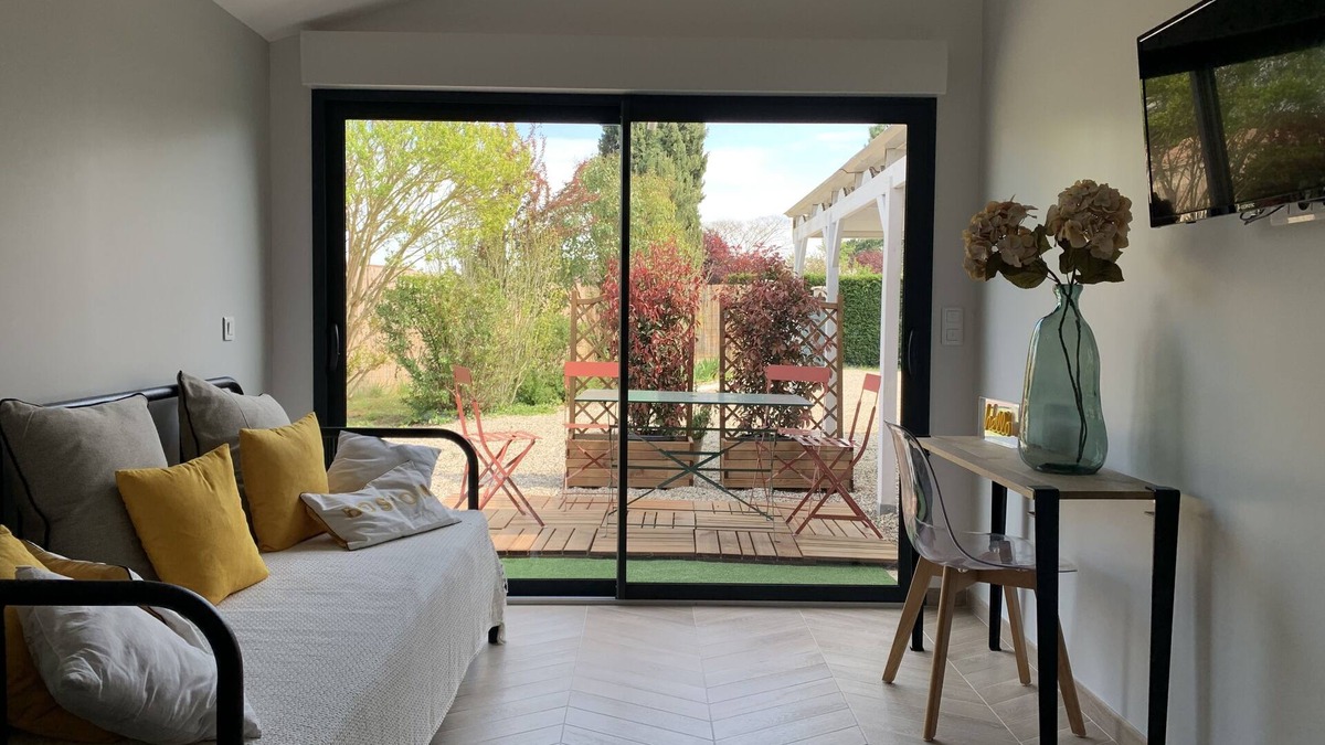 Bourran Condo | 40m2 accommodation with communal swimming pool