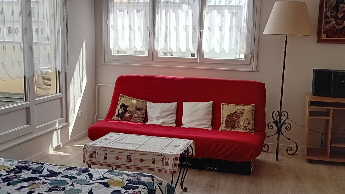 Quartier Saint-Leon Apartment | 40m2 studio located 5 minutes walk from the city center with beautiful terrace
