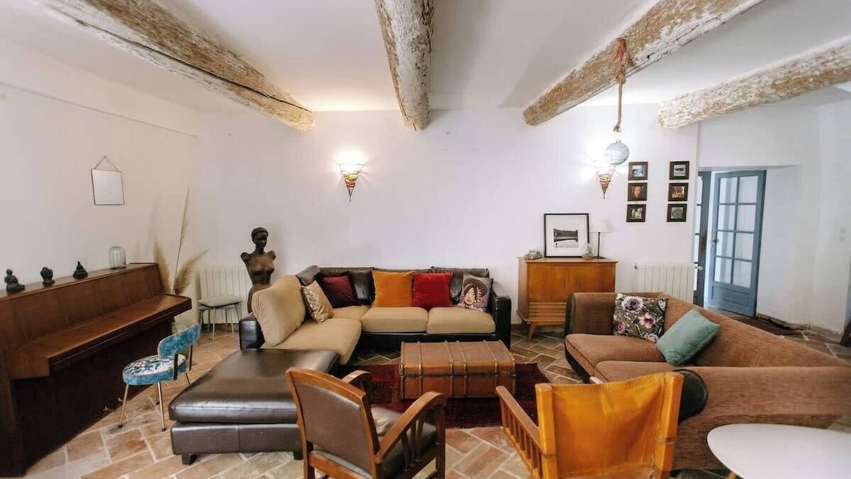 Althen-des-Paluds House | 40m2 suite in 18th-century Provencal farmhouse