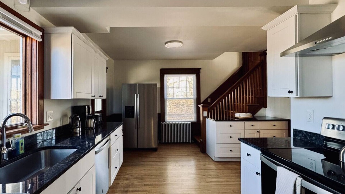 Southington House | #41- Available 12/8! - sleeps 14