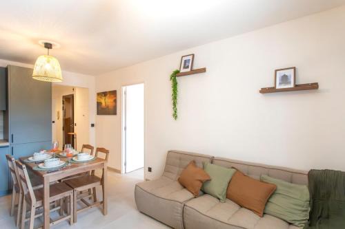 Pasteur Apartment | #41 Flat for 6, 3 Bdrs Parking Wifi 5mins walk Tram T1