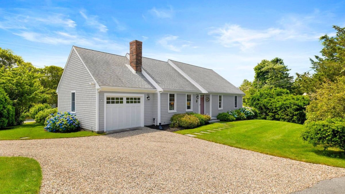 West Chatham House | 41 Poolside: 041-CS Coastal Retreat in Chatham – Modern Comfort & New Heated Pool