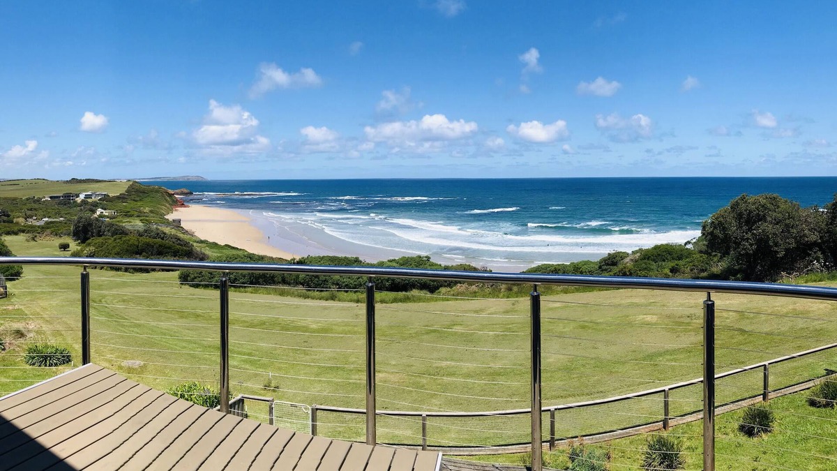 Smiths Beach House | 41 Waikiki - OCEANFRONT VIEWS TO DIE FOR.