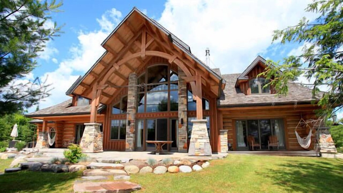 McDougall House | 410 Lorimer Lake Summ