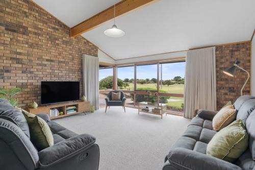 Goolwa South House | 42 Billabong - A Slice of Heaven - Dog Friendly - Golf Course - Linen Included
