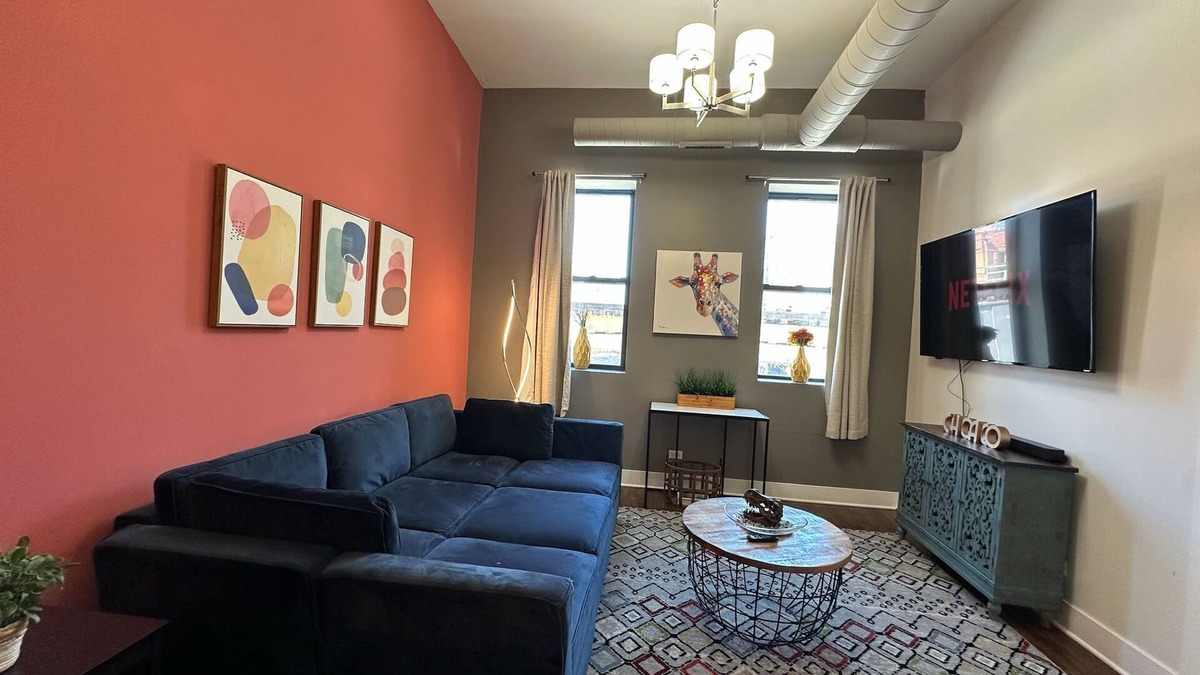 Near South Side Apartment | 420 friendly 2br/2ba with optional parking/sleeps 8