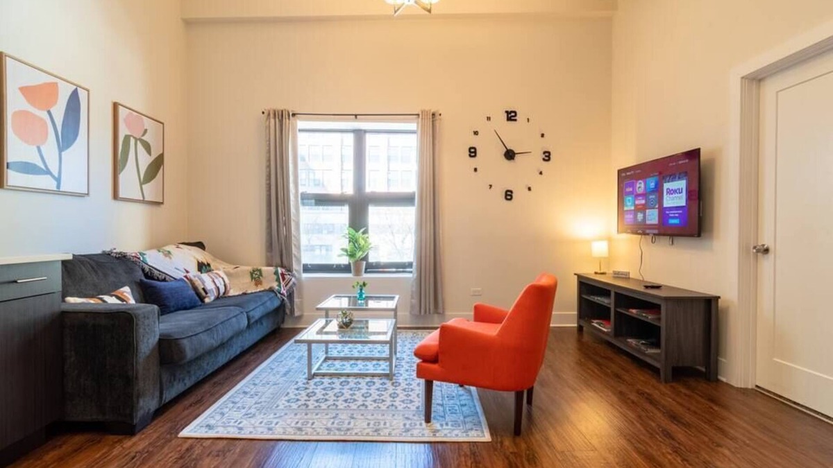 Near South Side Apartment | 420 friendly 3BR/2BA heaven with optional parking
