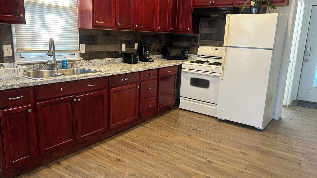 Detroit House | 420 friendly on detroit’s east side Charming 3-bedroom house with WiFi and AC