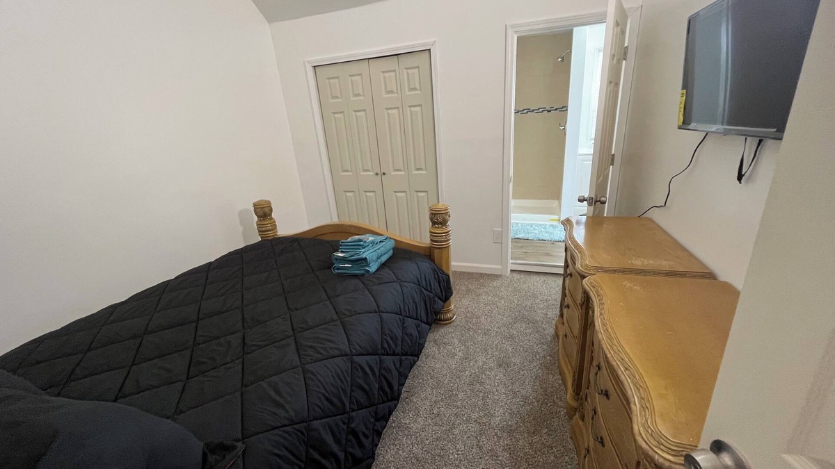 Detroit House | 420 friendly Spacious 3-bedroom house in cool Detroit with WiFi and AC