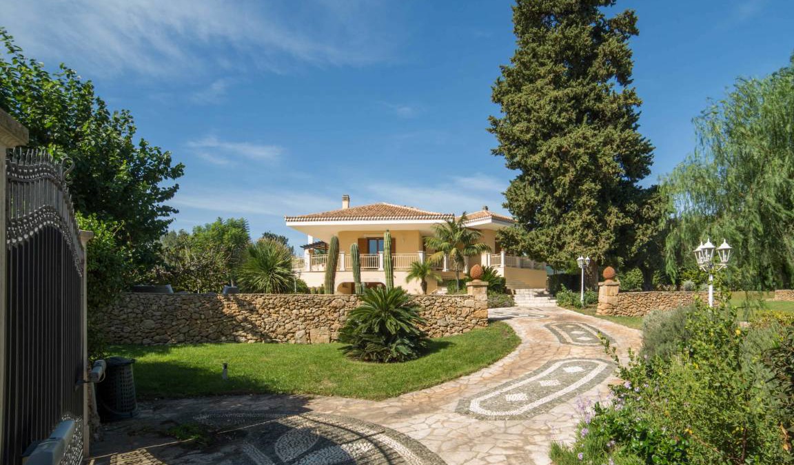 Syracuse Villa | 420 m² Villa ∙ 4 bedrooms ∙ 8 guests