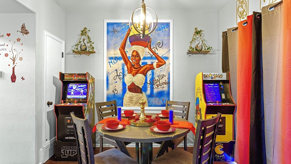 Thornton House | 420Friendly HotTub Home Game Arcade