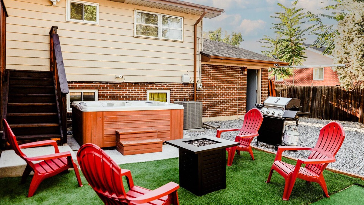 Northglenn House | 420Friendly HotTub Theater Arcade Gameroom Putt-Putt