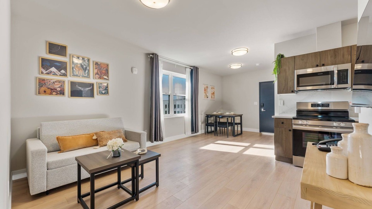Spruce Hill Apartment | 4211 Suites