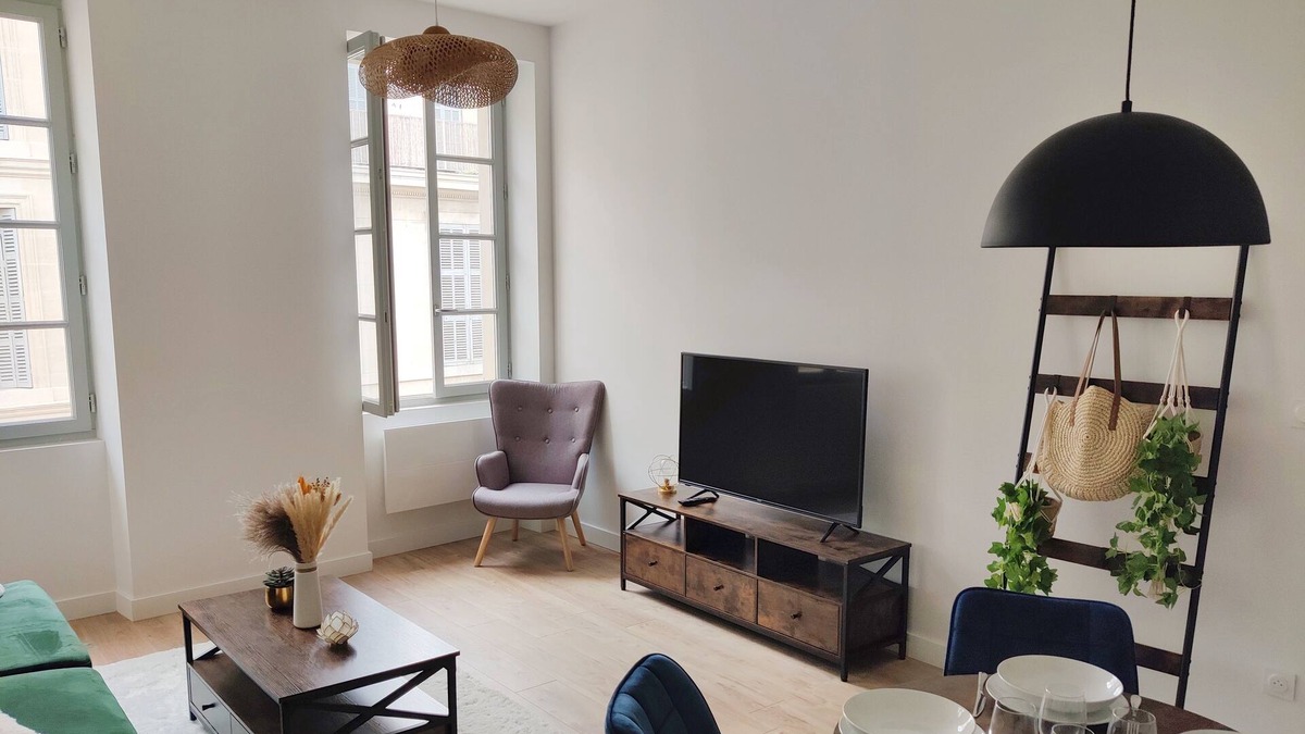 Prefecture Apartment | 42m² Totalement Rénové Dans le Cœur de Marseille!