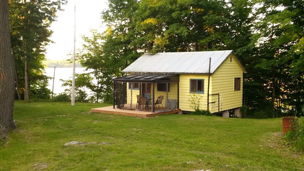 Leeds and the Thousand Islands Cottage | 43 At The Lake Sunrise Cottage