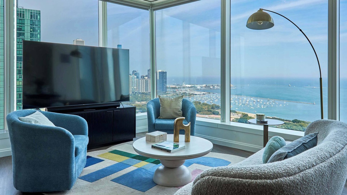 The Loop Apartment | 43 Fl World-Class Escape w/Breathtaking Lake Views