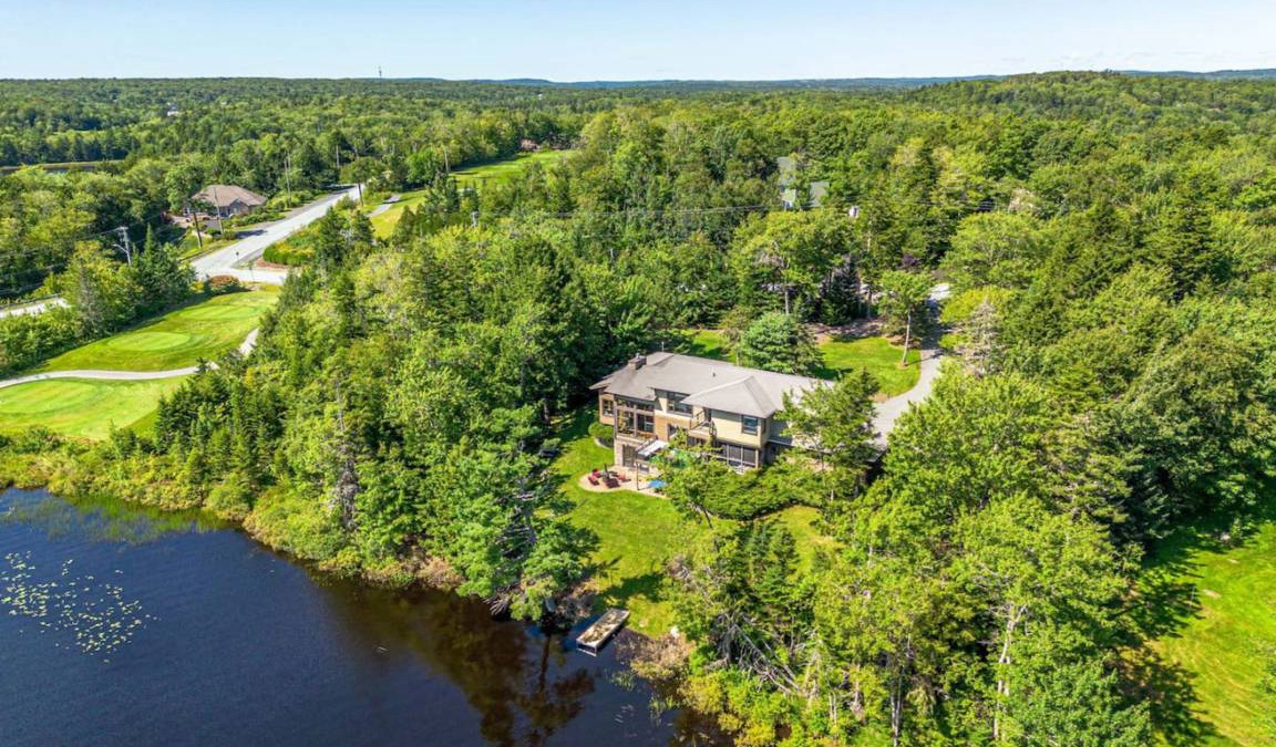 Hammonds Plains House | 430 m² House ∙ 5 bedrooms ∙ 12 guests