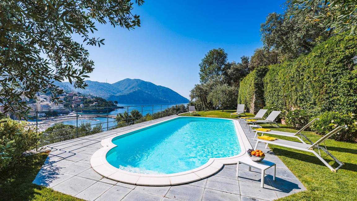 Recco Villa | 430 m² Villa ∙ 6 bedrooms ∙ 12 guests