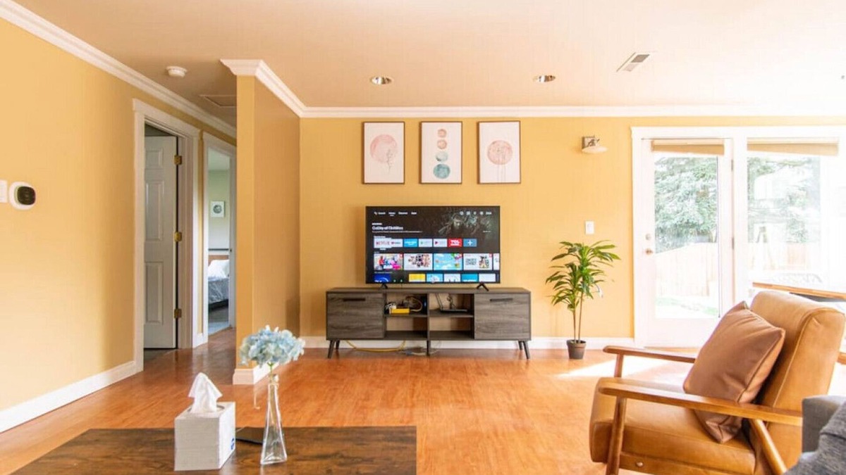 Tukwila House | 4429 lower A · Stylish 3BR suite near airport & Seattle-Unit A