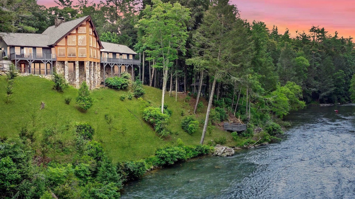 Blue Ridge Cabin | 45-Acre Toccoa River Estate w/7 BRs (6 Kings), Fire Pit, Pool, Sauna, & 3 ponds