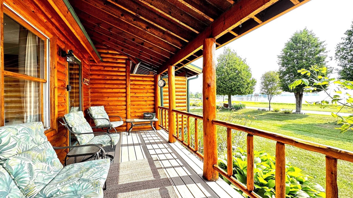 Conway House | 45' Crooked Lake Frontage + Dog Friendly