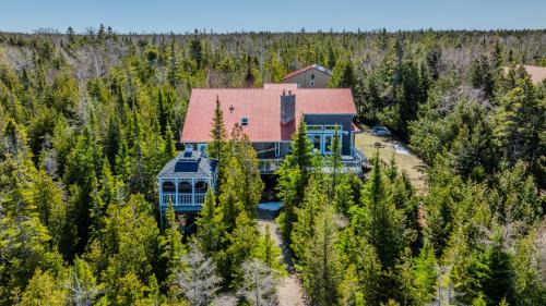 Tobermory House | 45 Degrees North - Tobermory
