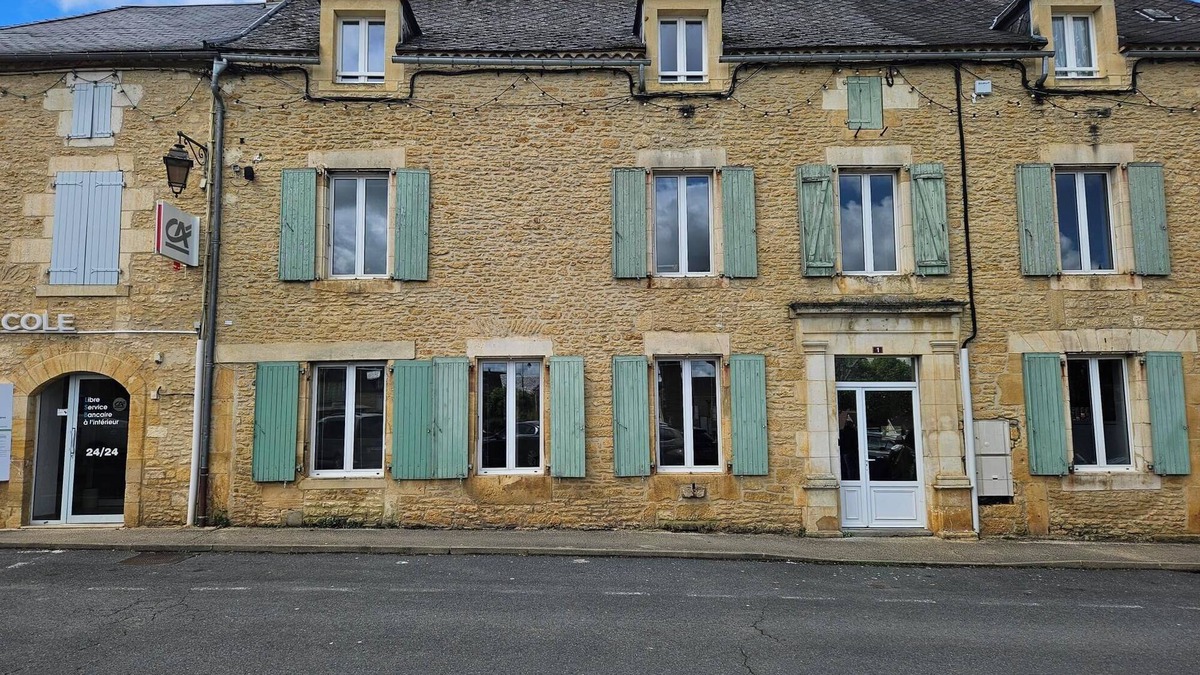 Salignac-Eyvignes Apartment | 45 m2 apartment on 2nd floor of a 2-storey building in the heart of Salignac