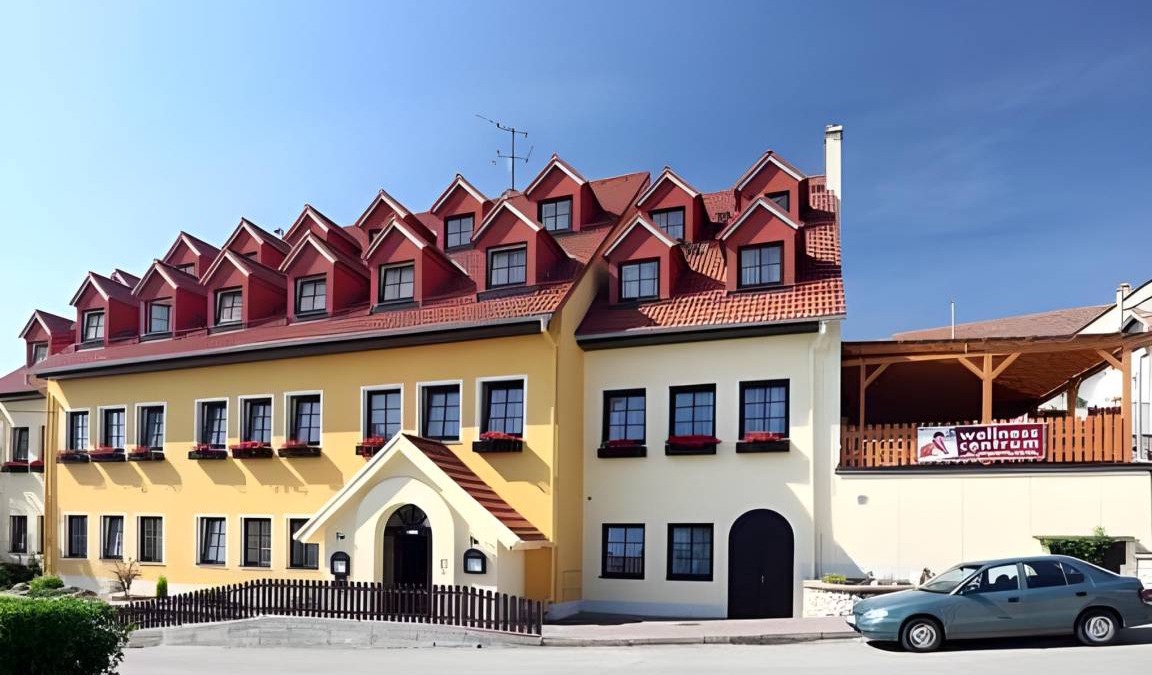 Pavlov Hotel | 45 m² Hotel ∙ 5 guests