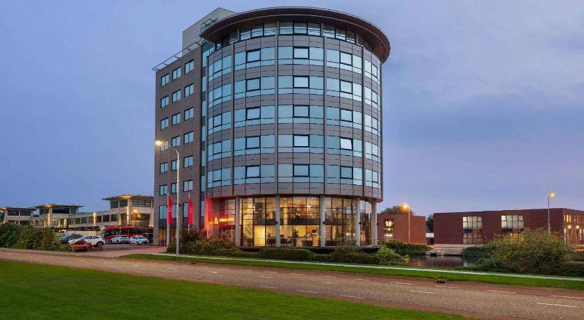 Schiphol-Rijk Hotel | 45 m² Hotel ∙ 8 guests
