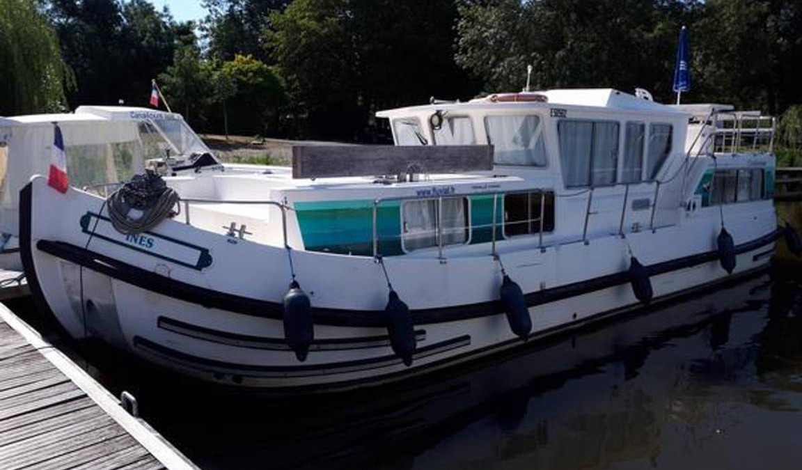 Chenille-Change Boat Rental | 45 m² Houseboat ∙ 3 bedrooms ∙ 7 guests